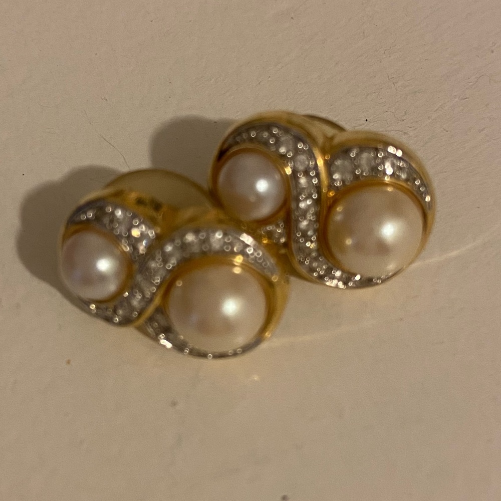 Double pearl costume jewelry earrings